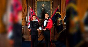 Azərbaycan Ordusunun hərbi qulluqçusu İngiltərədə təltif edildi