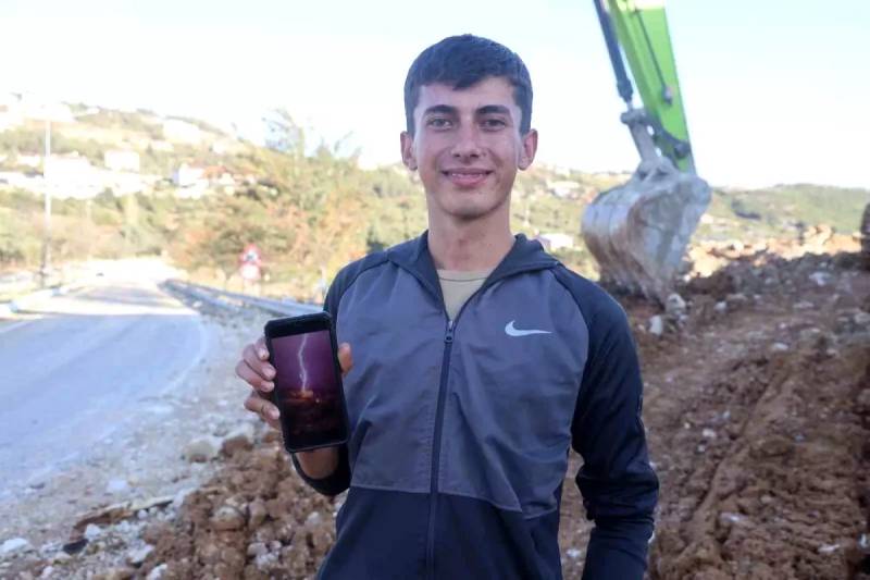 Hatayda güclü ildırım çaxması sakinlərdə zəlzələ qorxusu yaratdı: Hadisə anı kameraya düşdü