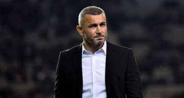 Qurbanov əsəbləşdi, planşeti sındırdı - VİDEO