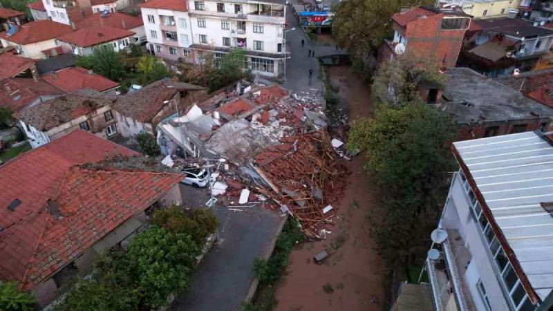Balıkəsirin Sındırgı Rayonunda 6.1 Bal Gücündə Zəlzələ: Böyük Dağıntıların Miqyası