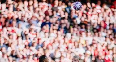 "Arsenal" son dəqiqə məğlubiyyətdən "canını qurtardı"