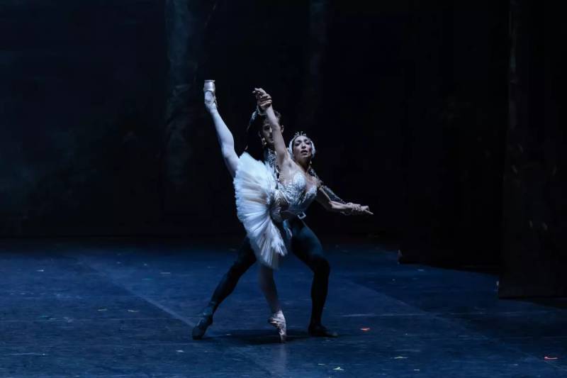 İstanbulda Mədəniyyət Hadisəsi: "Qu quşu gölü" Baletinin AKM-də Premyerası Xəbər şəkili