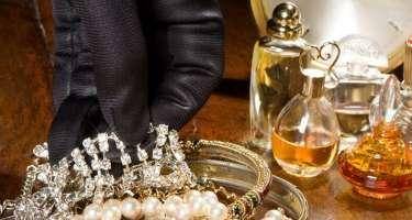 Bakıda evdən 17 min manatlıq oğurluq edildi