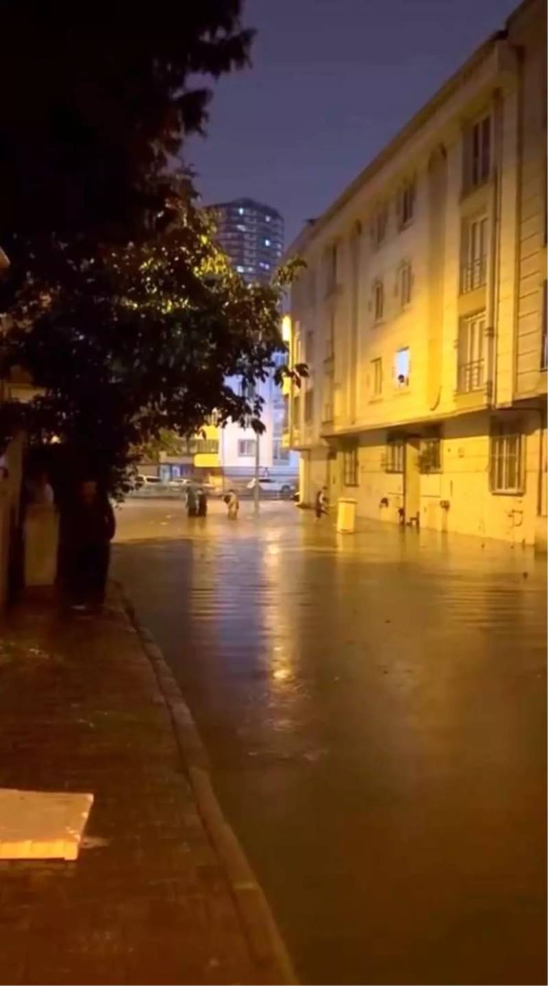 İstanbulda Güclü Leysan Fəsadları: Esenyurtda Küçələr Gölə Çevrildi Xəbər şəkili
