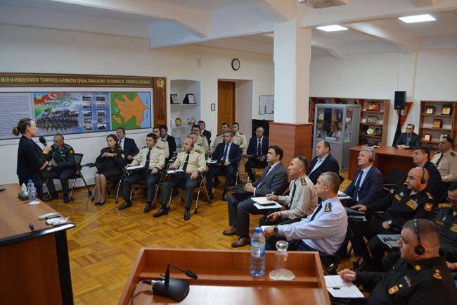 Bakıda NATO-nun milli təhlükəsizliyə yanaşmaları ilə bağlı kurs keçirilir