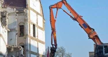 Paytaxtın bu rayonunda qəzalı binaların söküntüsünə başlanılır