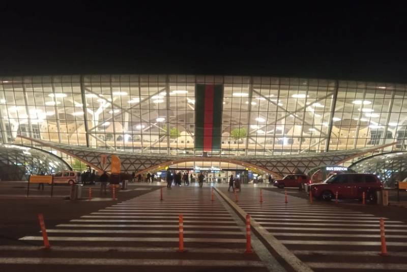 Dünya çempionatında medal qazanan Azərbaycan güləşçiləri Vətənə qayıdıblar