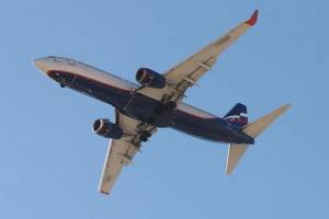 ABŞ-də "Boeing 737" təyyarəsi ön şüşəsi çatladığından məcburi eniş edib