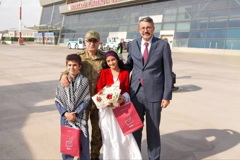 Quru Qoşunları Komandanı Orgeneral Metin Tokelin Hakkariyə Yüksək Səviyyəli Ziyarəti