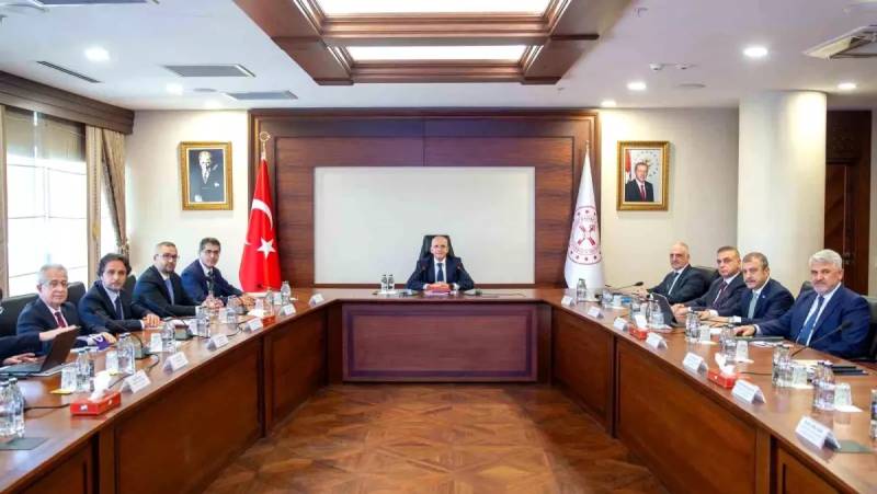 Mehmet Şimşəkin Sədrliyi ilə Maliyyə Sabitliyi Komitəsi Toplantısı: Kreditlər Müzakirə Edildi Xəbər şəkili