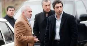 "Kurtlar Vadisi"nin məşhur aktyoru daxmada yaşayır - FOTO Xəbər şəkili