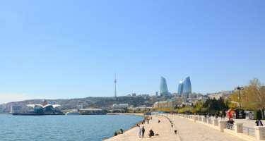 Bakı bulvarında bir nəfər dənizə düşdü