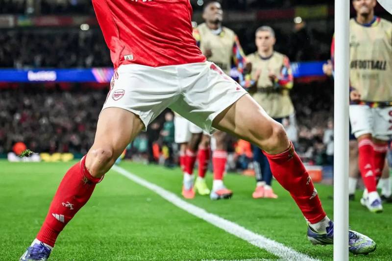 Çempionlar Liqası Şousu: Arsenal 14 Dəqiqəyə 4 Qol Vurdu – Qalatasarayın Rəqibi Darmadağın Edildi