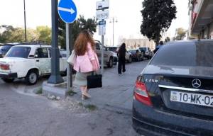 Polis səkilərdə avtomobil parklanmasına dair xəbərdarlıq edib Xəbər şəkili