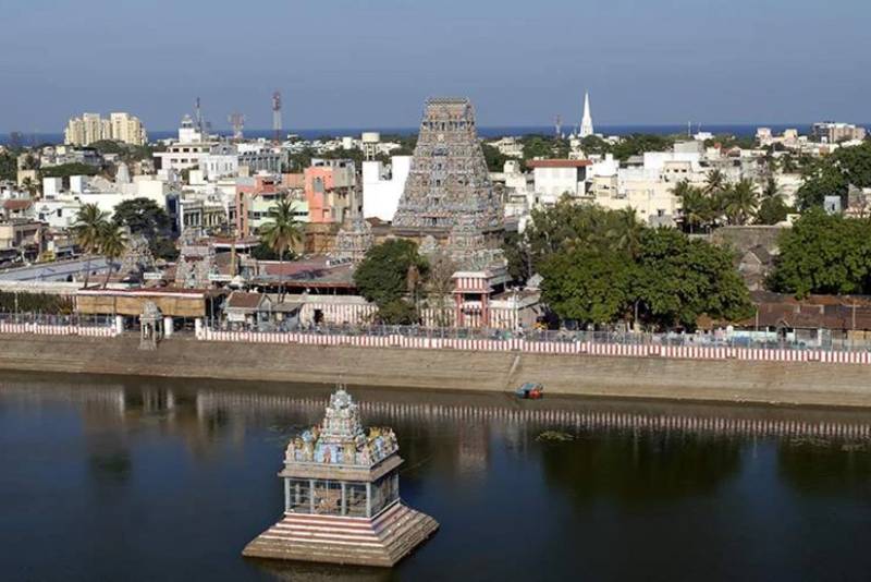 Hindistan sahillərini zəhərli köpük örtüb