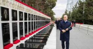 DTX-nin əməkdaşları Şəhidlər xiyabanını ziyarət etdi - FOTO Xəbər şəkili