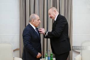 İlham Əliyev Yaqub Eyyubova "İstiqlal" ordenini təqdim edib - YENİLƏNİB