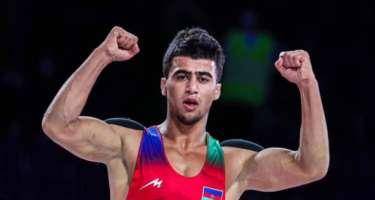 Həsrət finala yüksəldi