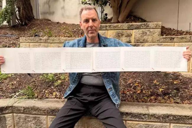 Bu şəxsin adını oxumaq 20 dəqiqə vaxt aparır