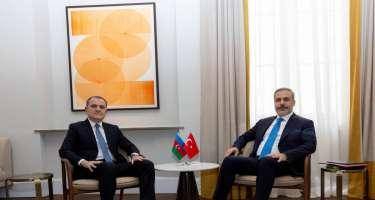 Ceyhun Bayramov Hakan Fidanla görüşdü