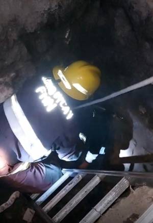 Gədəbəydə kişi quyuda köməksiz vəziyyətdə qalıb (FOTO)