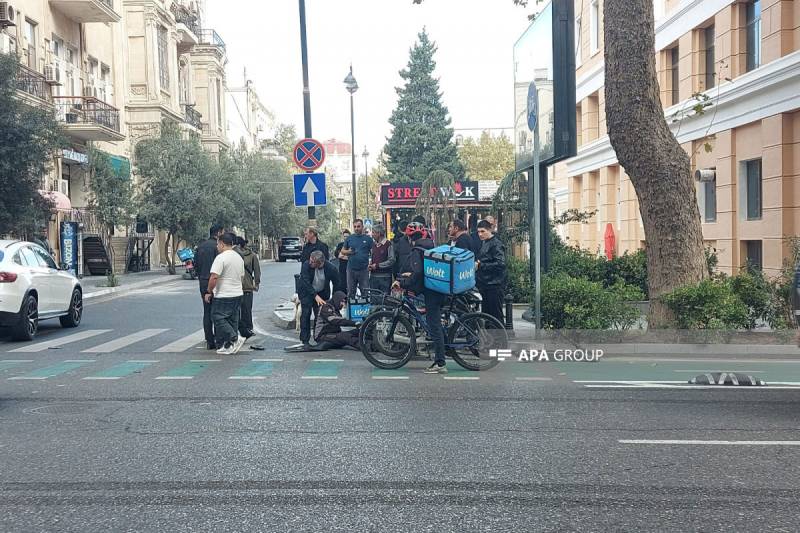 Bakının mərkəzində avtomobil velosipedçini vurub - FOTO