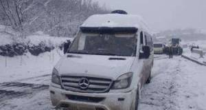 Qar yolu bağladı, sürücülər çarəsiz qaldı - FOTO Xəbər şəkili