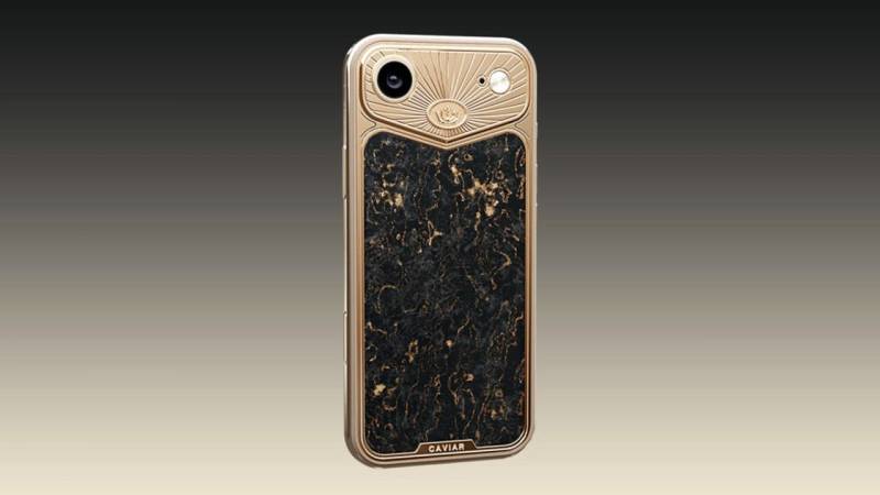 Caviar "AirLine" Kolleksiyasını Təqdim Etdi: Qızıl və Titanla İşlənmiş Ultra Yüngül iPhone-lar