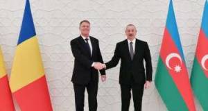 İlham Əliyev Rumıniyanın dövlət başçısını təbrik etdi