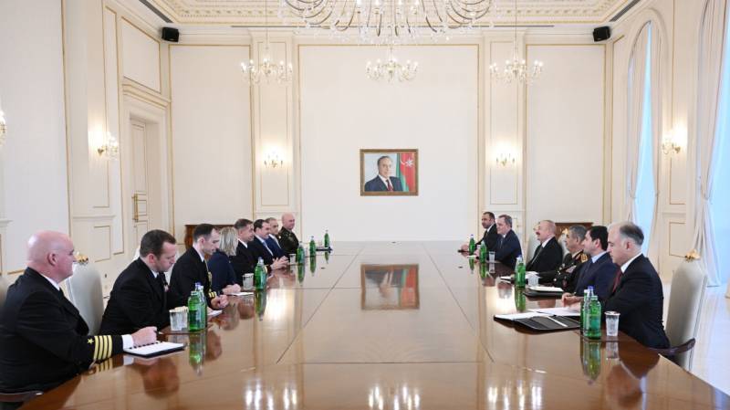 Prezident İlham Əliyev ABŞ Mərkəzi Komandanlığının komandanını qəbul edib (FOTO)