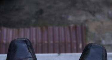 61 yaşlı kişi özünü binadan atdı