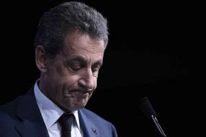 Sarkozi cəzasını təknəfərlik kamerada çəkəcək