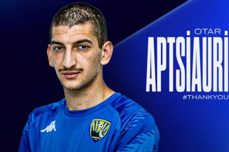 "Kəpəz" yarımmüdafiəçisi ilə yollarını ayırdı