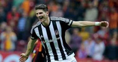 Sabiq forvard geri qayıdır