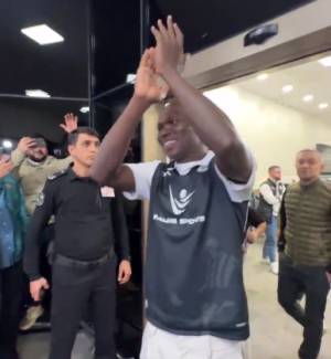 Vensan Abubakar "Neftçi"yə keçidini rəsimləşdirmək üçün Bakıya gəlib