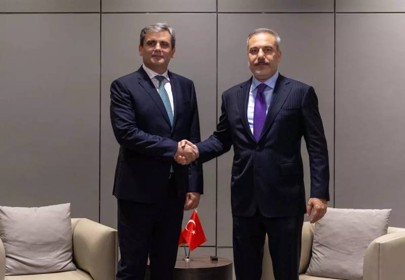 Hakan Fidan Monteneqronun XİN Başçısı Ervin İbrahimoviçlə İstanbulda görüşdü