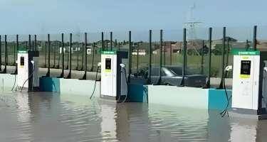 Bakıda elektrikdoldurma məntəqəsini su basdı