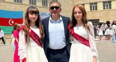 Aktyorun hər iki qızı tələbə oldu