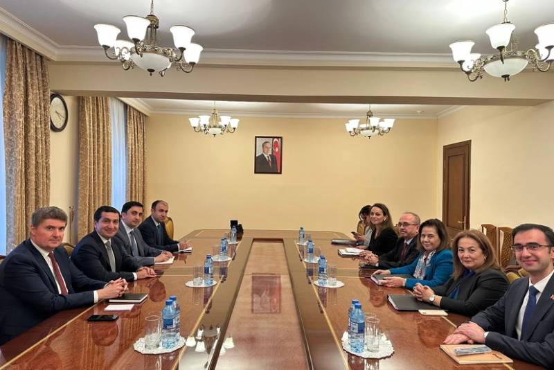 Türkiyə XİN başçısının müavini Hikmət Hacıyev və Xələf Xələfovla ikitərəfli münasibətləri müzakirə edib