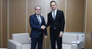 Ceyhun Bayramov Peter Siyarto ilə görüşdü
