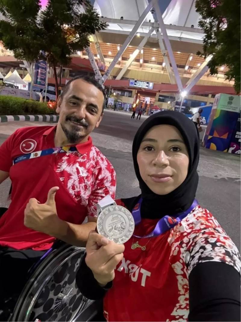 Para Atletika üzrə Dünya Çempionatında Gümüş Medal: Zübeydə Süpürgəci və Məşqçisi Böyük Uğur Qazandı Xəbər şəkili