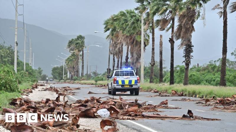"Melissa" Qasırğası Yamaykanı Yerlə Yeksan Etdi: Adanın 75%-i İşıqsız Qalıb, Monteqo Bey İki Hissəyə Bölünüb