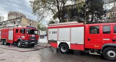 Bakıda 5 maşın yanaraq kül oldu - VİDEO