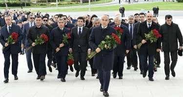 İqtisadiyyat Nazirliyi Anım Günündə Zəfər parkını ziyarət edib