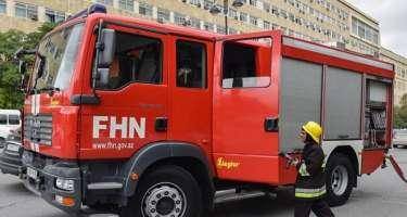 Buzovnada ticarət mərkəzi yandı