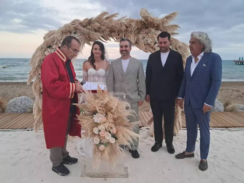 Peşəkar Futbol Meneceri Alp Tontu Cansu Yıldırımla Ailə Həyatı Qurdu Xəbər şəkili