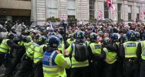 Londonda əhali küçəyə axışdı, həbs olunanlar var Xəbər şəkili