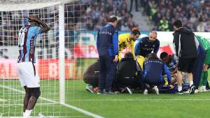 "Trabzonspor" və "Eyüpspor" matçında dəhşətli zədə: Futbolçunun ayağı qırıldı, xəstəxanaya aparıldı Xəbər şəkili