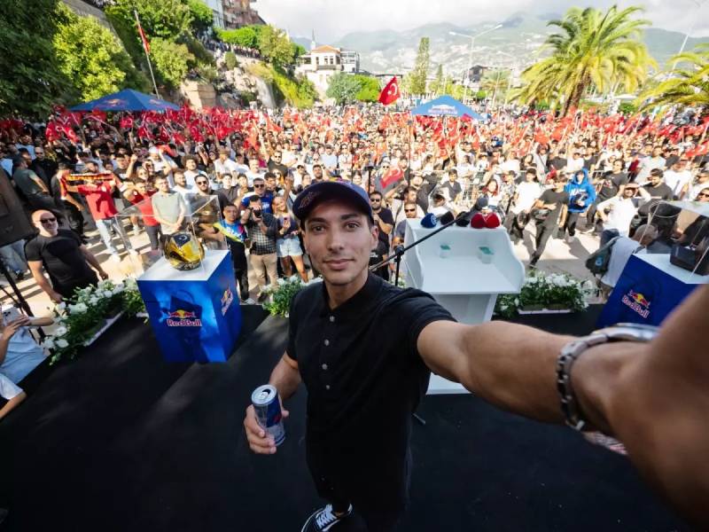 World Superbike Çempionu Topraq Razqatlıoğlu Alanyada Qəhrəman Kimi Qarşılandı: Böyük Məqsəd MotoGP