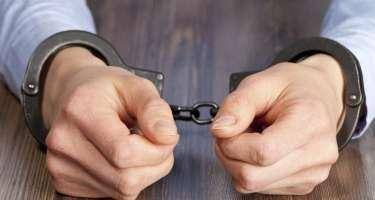 Əmisinin cinayətini 2 il gizlətdi, həbs edildi